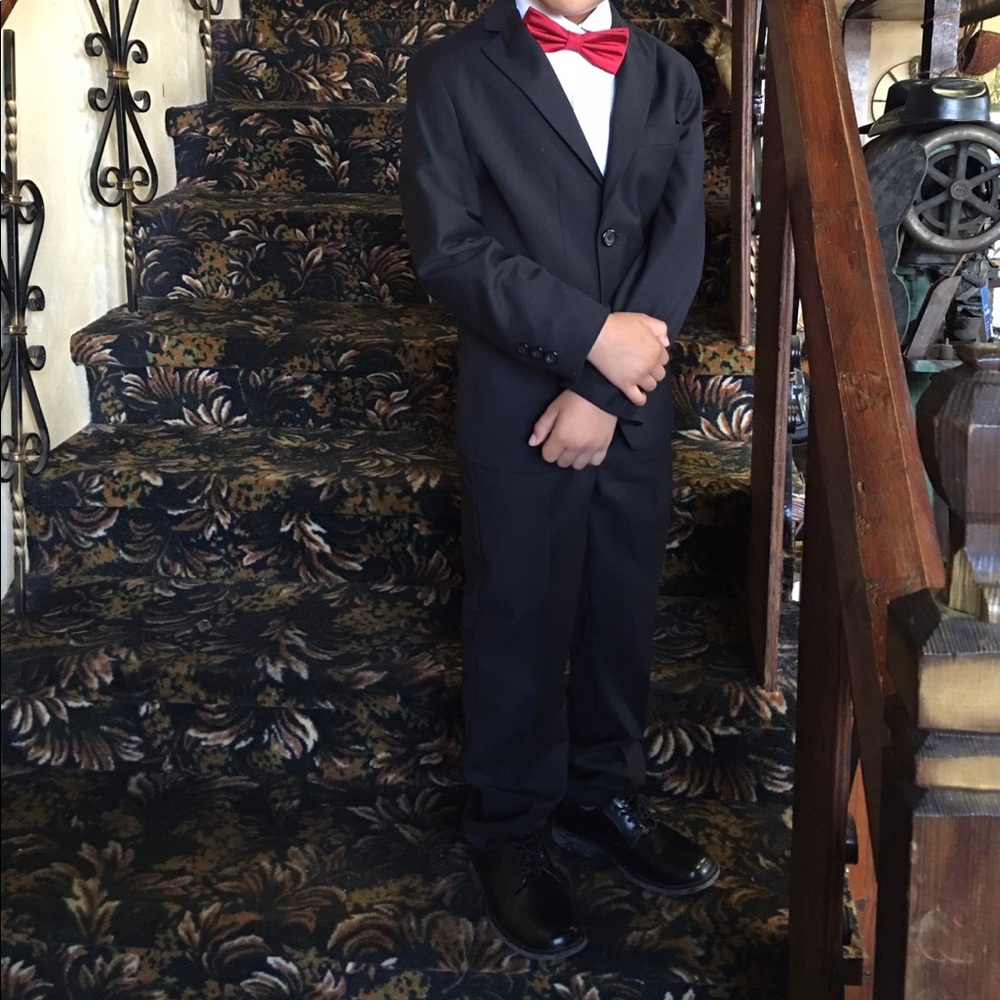 Size. 8 tuxedo. Includes jacket, pants and shirt